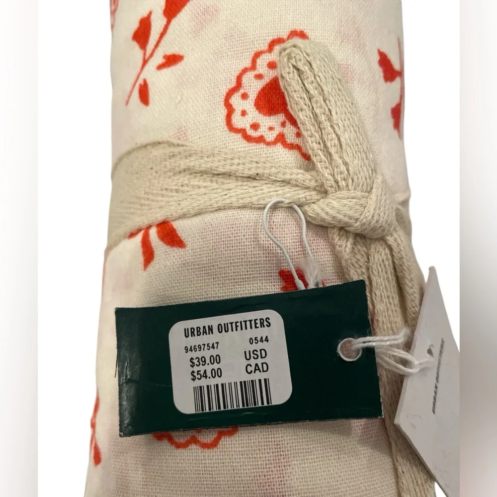 Urban Outfitters Sweatheart Ditsy Patterned Shower Curtain Cream/Red 72x72 NWT